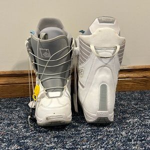 Burton Women’s Mint Snowboarding Boots